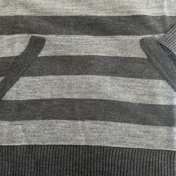 Hooded sweater  black & gray - Picture 3 of 5